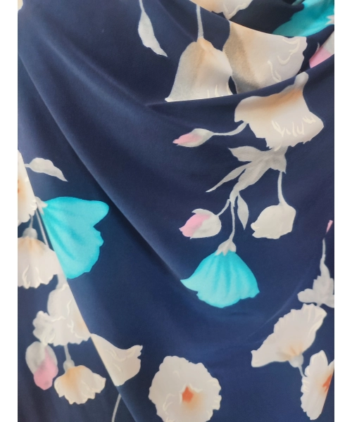 Bluzka z lejącym dekoltem typu woda - białe i turkusowe dzwonki